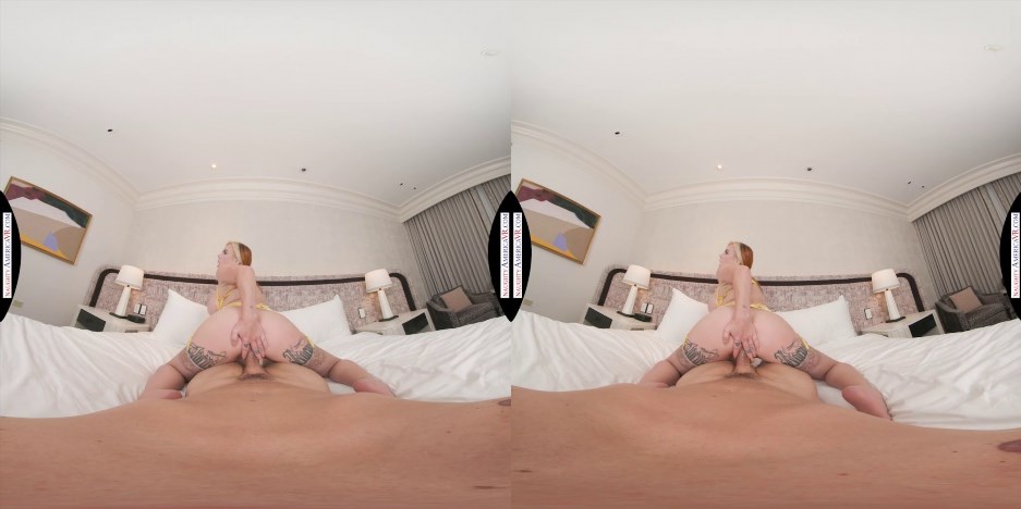 Naughty America VR with Cubbi Thompson in Pornstar Cubbi Thompson meets up to fuck in my hotel room - VR